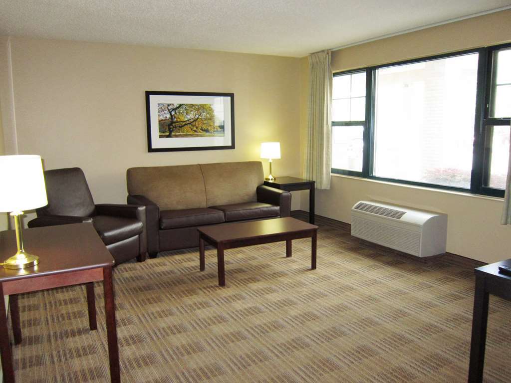 Suburban Studios Columbus Bradley Park Quarto foto