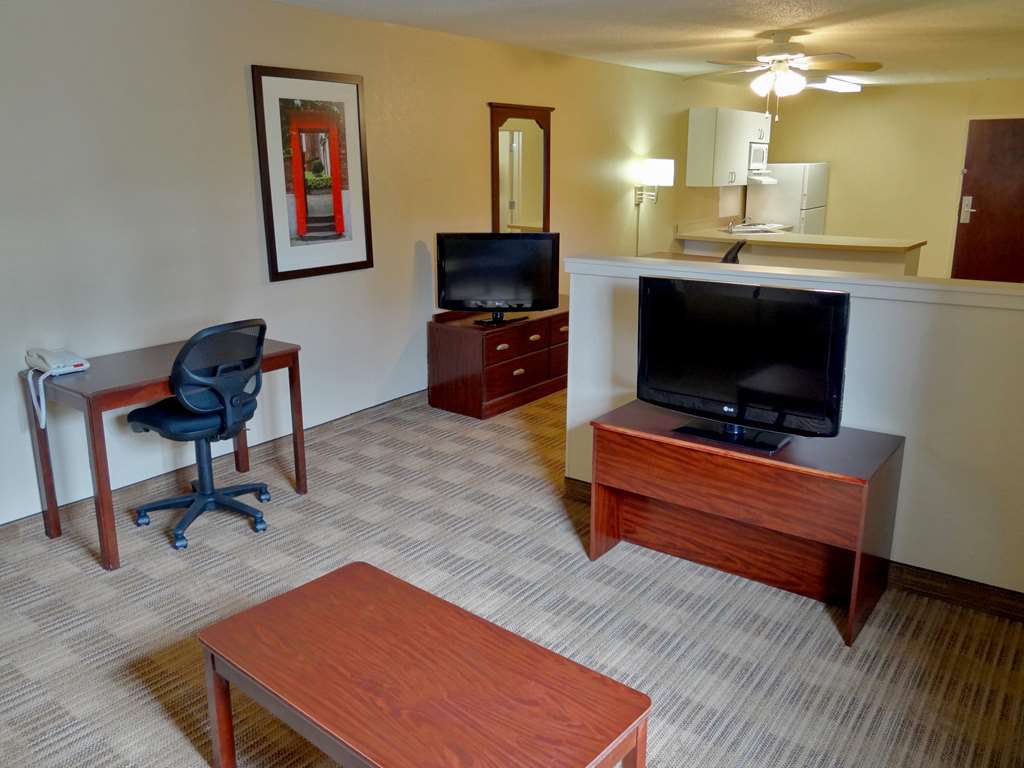 Suburban Studios Columbus Bradley Park Quarto foto